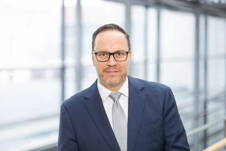 Portraitfoto Staatsminister Dirk Panter